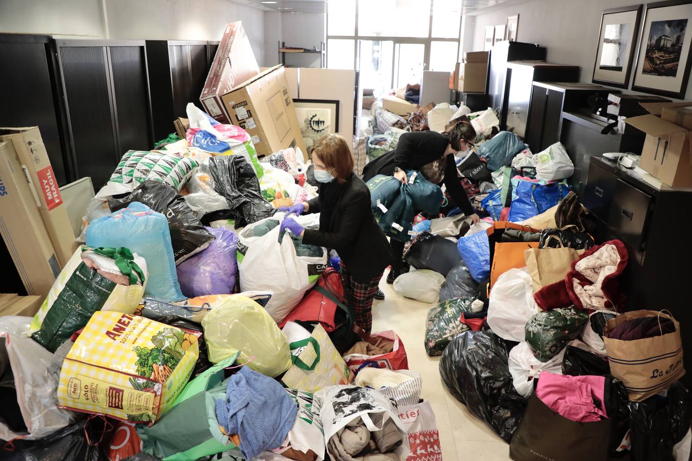 Fotos: Material recibido en la Cámara de Comercio de Valladolid para los refugiados de la guerra en Ucrania