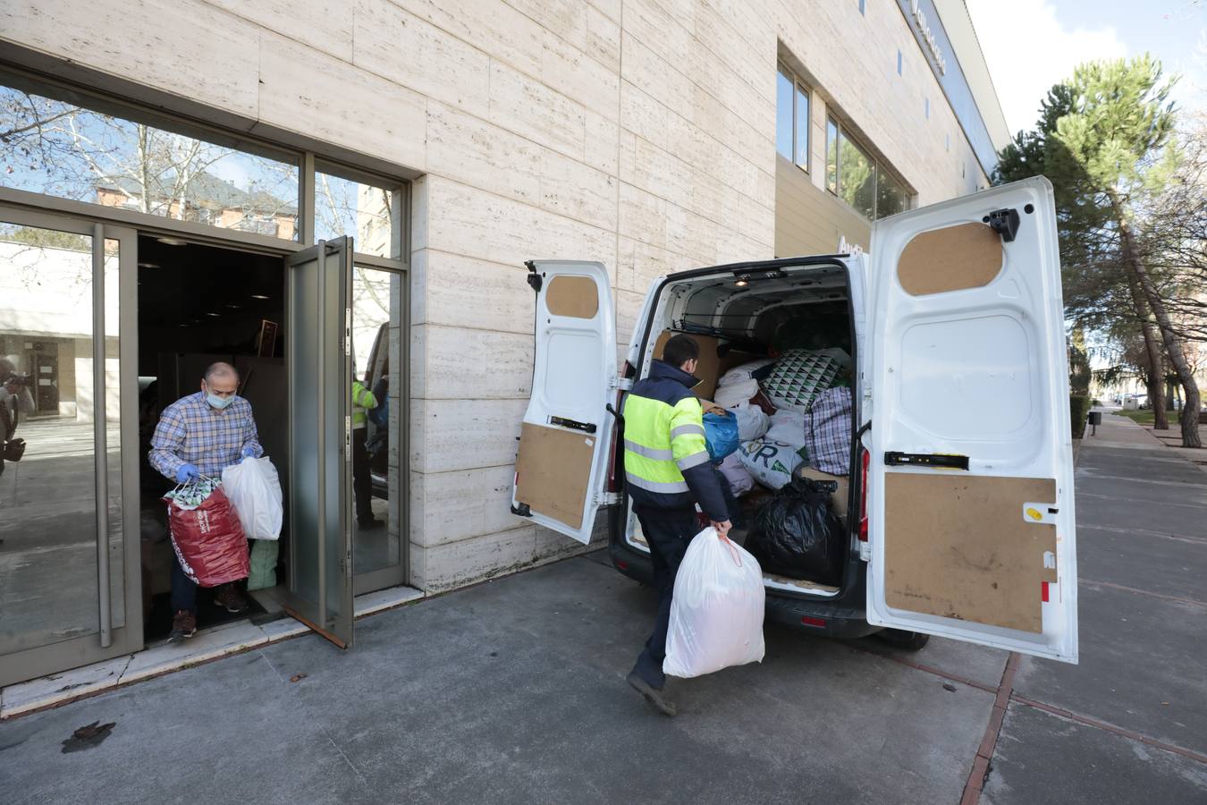 Fotos: Material recibido en la Cámara de Comercio de Valladolid para los refugiados de la guerra en Ucrania