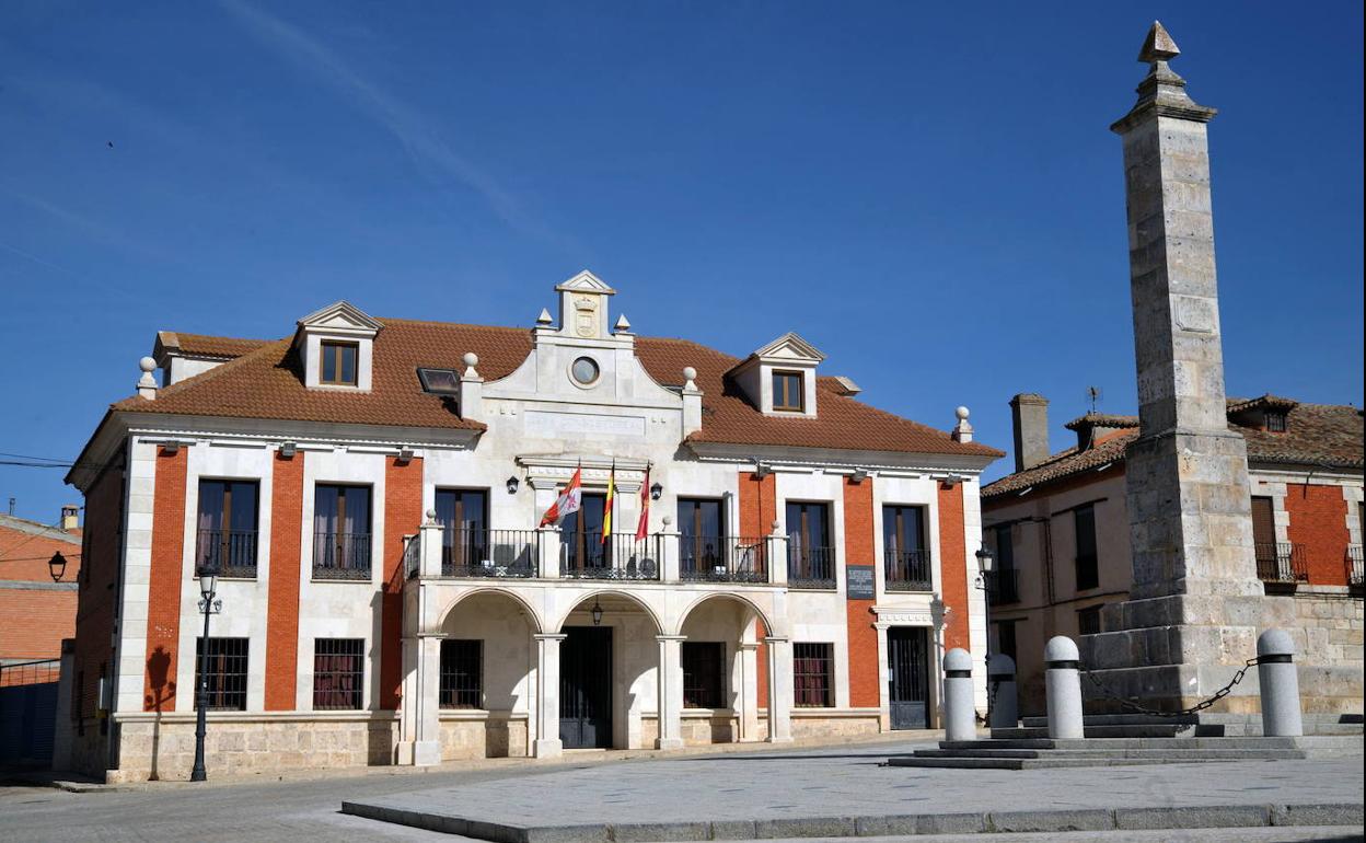 Ayuntamiento y monolito de Villalar de los Comuneros. 
