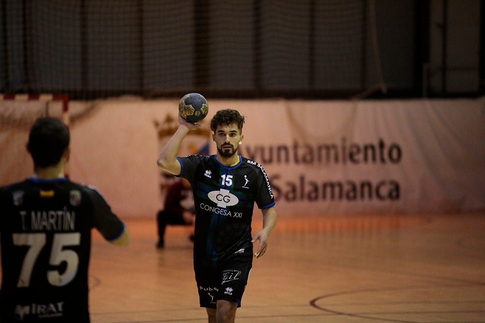 El BM Salamanca vende cara su derrota ante el intratable CB Santoña (24-29)