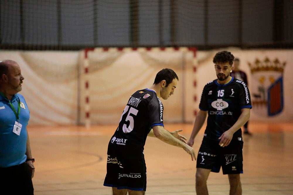 El BM Salamanca vende cara su derrota ante el intratable CB Santoña (24-29)