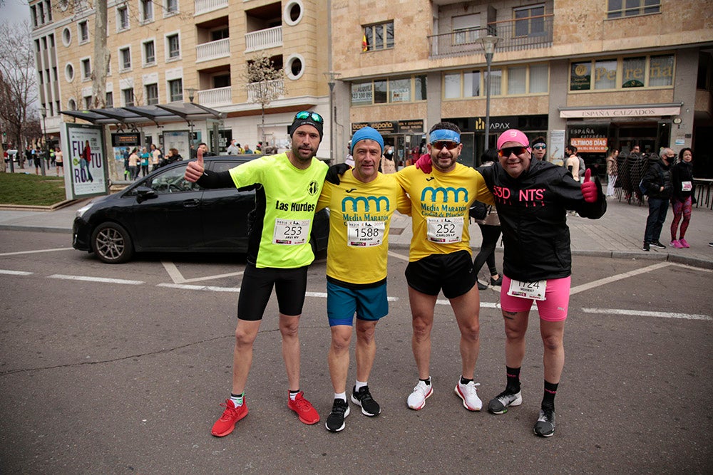 El Paseo de la Estación se convirtió en lugar de reencuentro de los participantes en la Media Maratón Ciudad de Salamanca