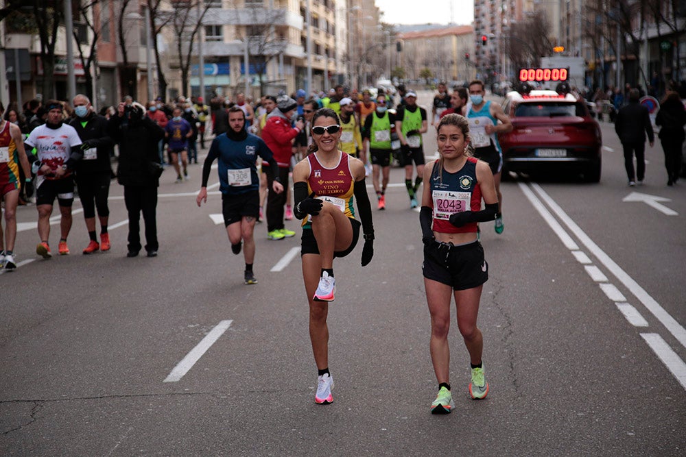 El Paseo de la Estación se convirtió en lugar de reencuentro de los participantes en la Media Maratón Ciudad de Salamanca