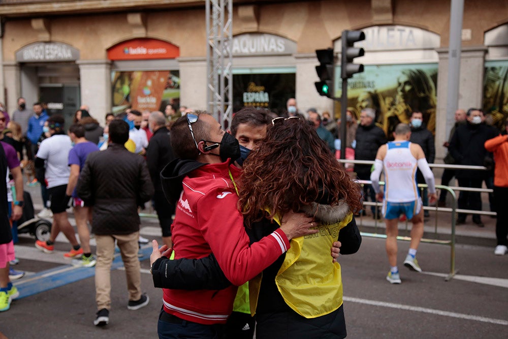 El Paseo de la Estación se convirtió en lugar de reencuentro de los participantes en la Media Maratón Ciudad de Salamanca