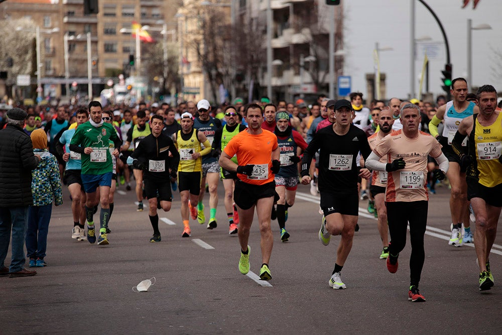 El Paseo de la Estación se convirtió en lugar de reencuentro de los participantes en la Media Maratón Ciudad de Salamanca