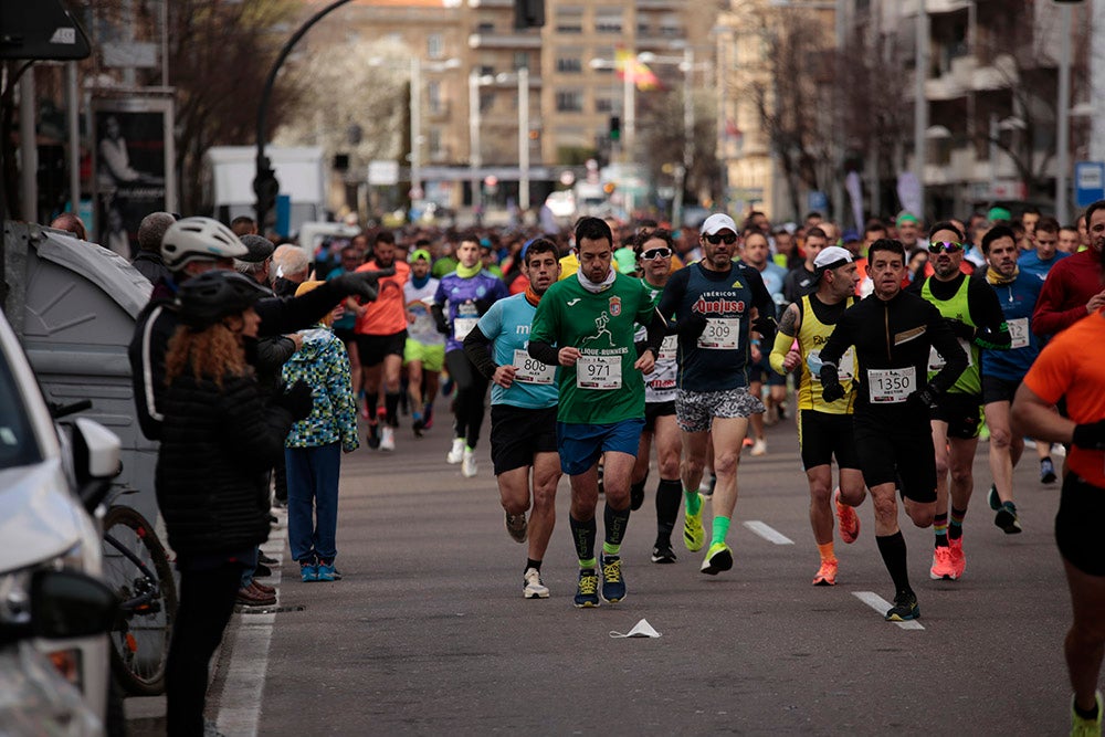 El Paseo de la Estación se convirtió en lugar de reencuentro de los participantes en la Media Maratón Ciudad de Salamanca