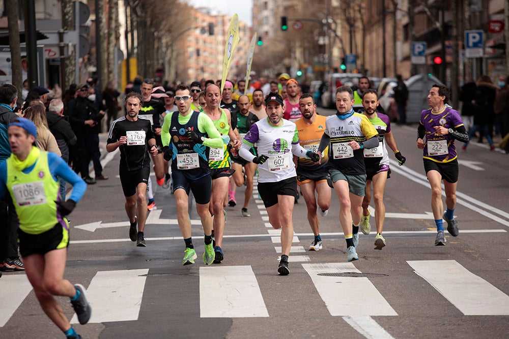 El Paseo de la Estación se convirtió en lugar de reencuentro de los participantes en la Media Maratón Ciudad de Salamanca