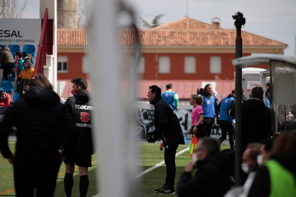 La falta de puntería condena a Unionistas a su tercera derrota seguida ante el Bilbao Athletic (0-1) 