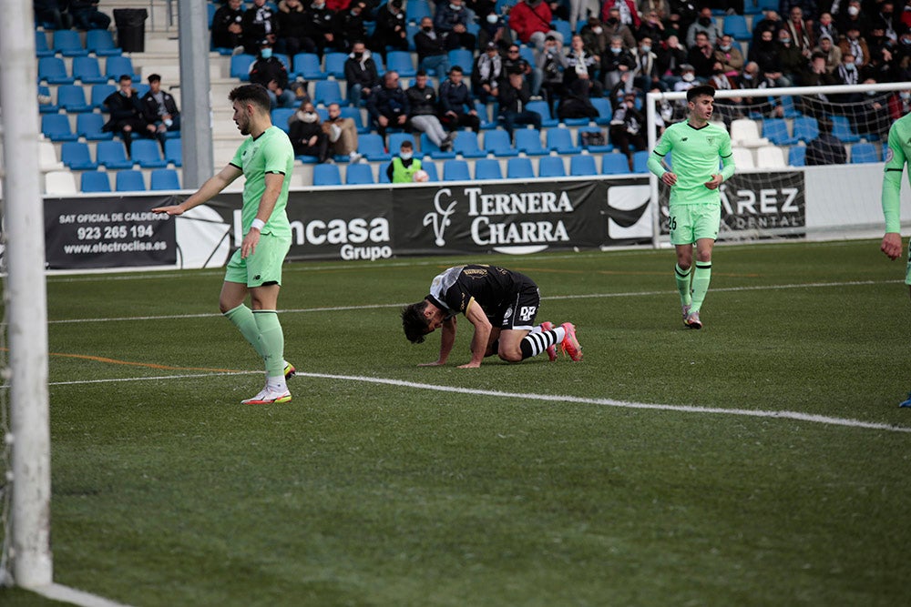 La falta de puntería condena a Unionistas a su tercera derrota seguida ante el Bilbao Athletic (0-1) 