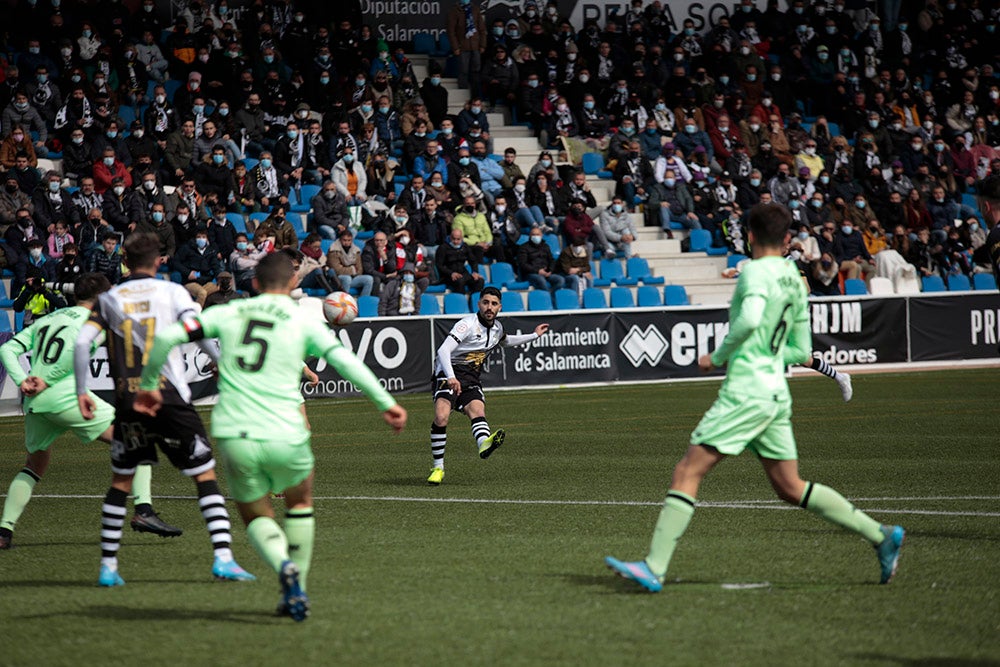 La falta de puntería condena a Unionistas a su tercera derrota seguida ante el Bilbao Athletic (0-1) 