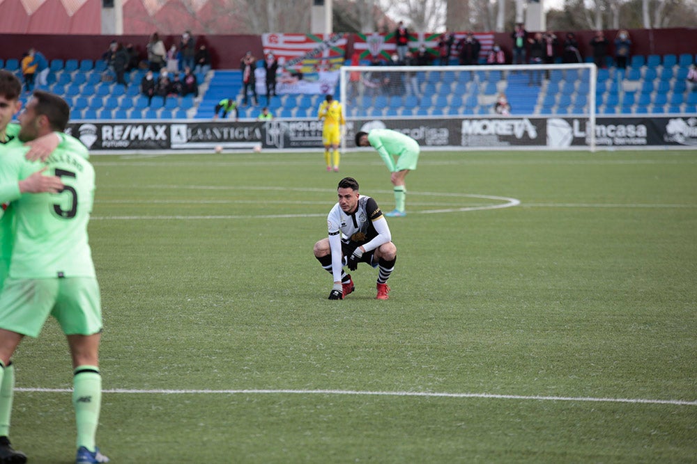 La falta de puntería condena a Unionistas a su tercera derrota seguida ante el Bilbao Athletic (0-1) 