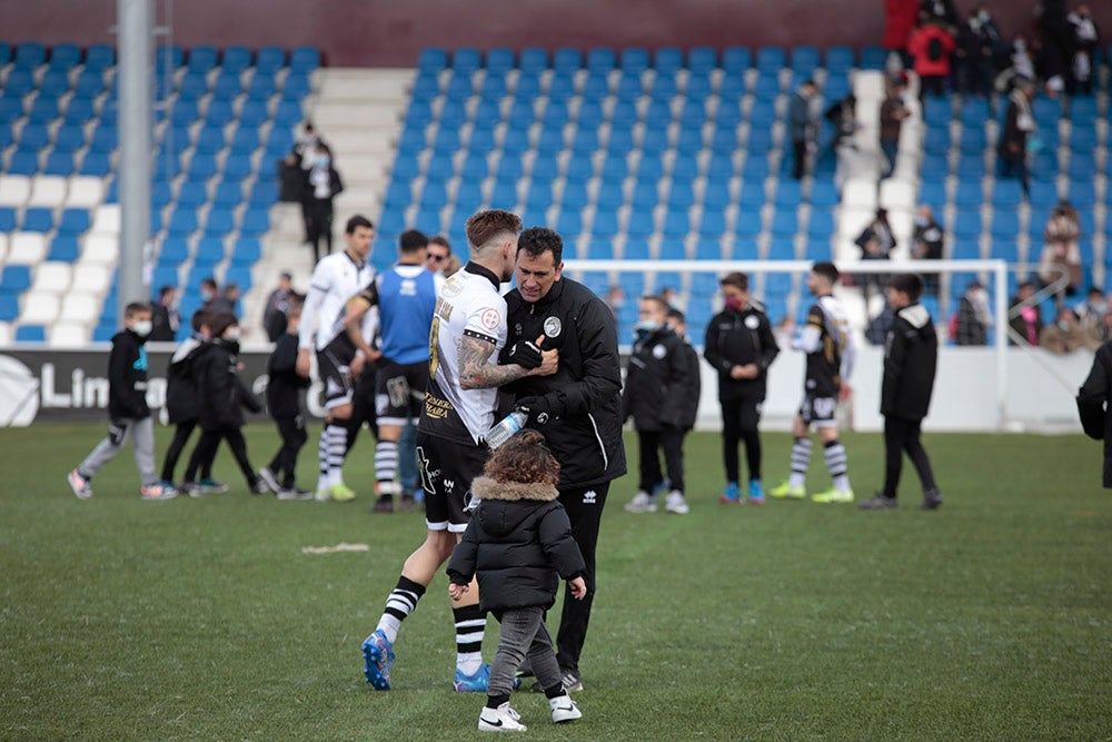 La falta de puntería condena a Unionistas a su tercera derrota seguida ante el Bilbao Athletic (0-1) 