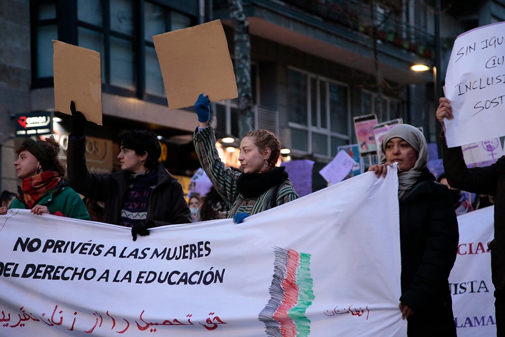 Miles de personas tiñeron las calles de morado acompañando al Movimiento Feminista de Salamanca en la manifestación del 8M