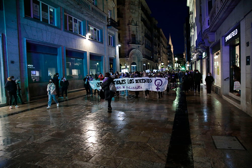 Miles de personas tiñeron las calles de morado acompañando al Movimiento Feminista de Salamanca en la manifestación del 8M