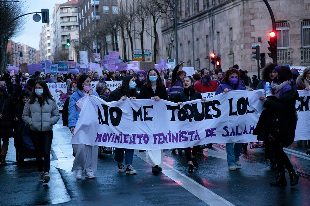 Miles de personas tiñeron las calles de morado acompañando al Movimiento Feminista de Salamanca en la manifestación del 8M