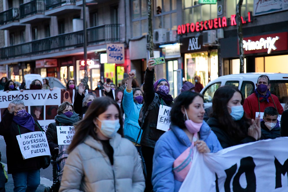 Miles de personas tiñeron las calles de morado acompañando al Movimiento Feminista de Salamanca en la manifestación del 8M