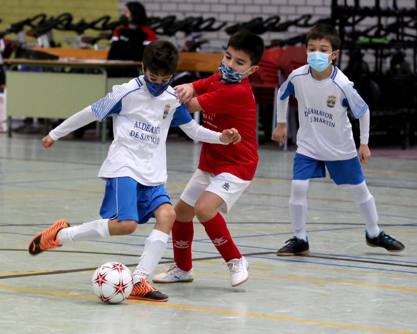 Fotos: Fútbol sala y baloncesto congregan la atención de los escolares en Valladolid