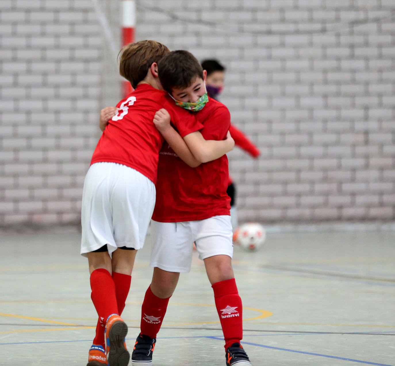 Fotos: Fútbol sala y baloncesto congregan la atención de los escolares en Valladolid