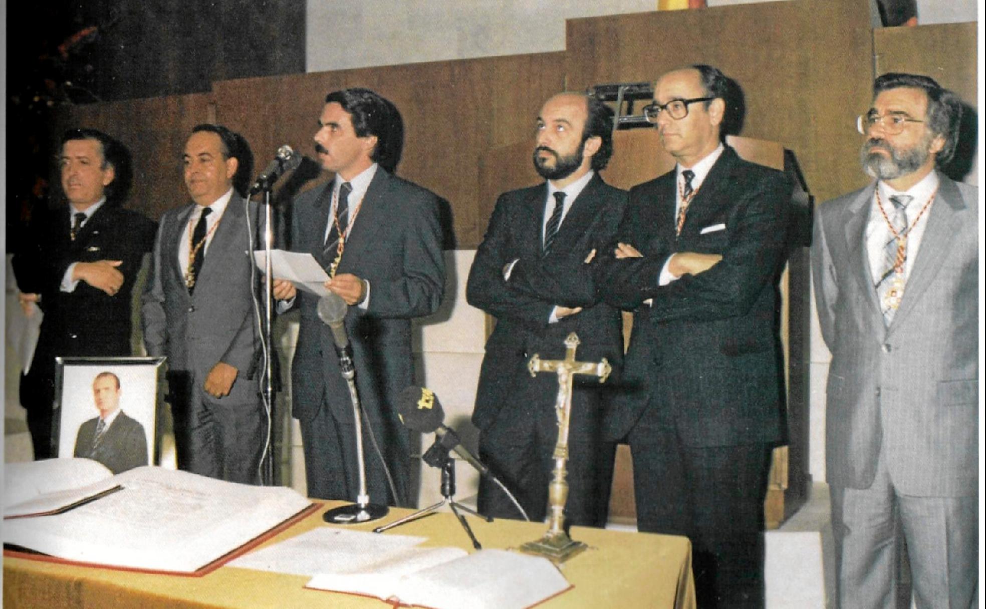 Investidura de José María Aznar como presidente del Ejecutivo de Castilla y León, el 21 de julio de 1987.