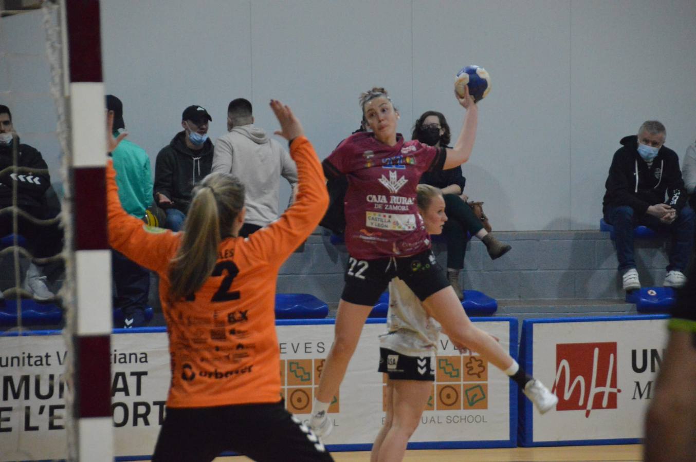 Fotos: Partido de balonmano entre Caja Rural Aula y Elche