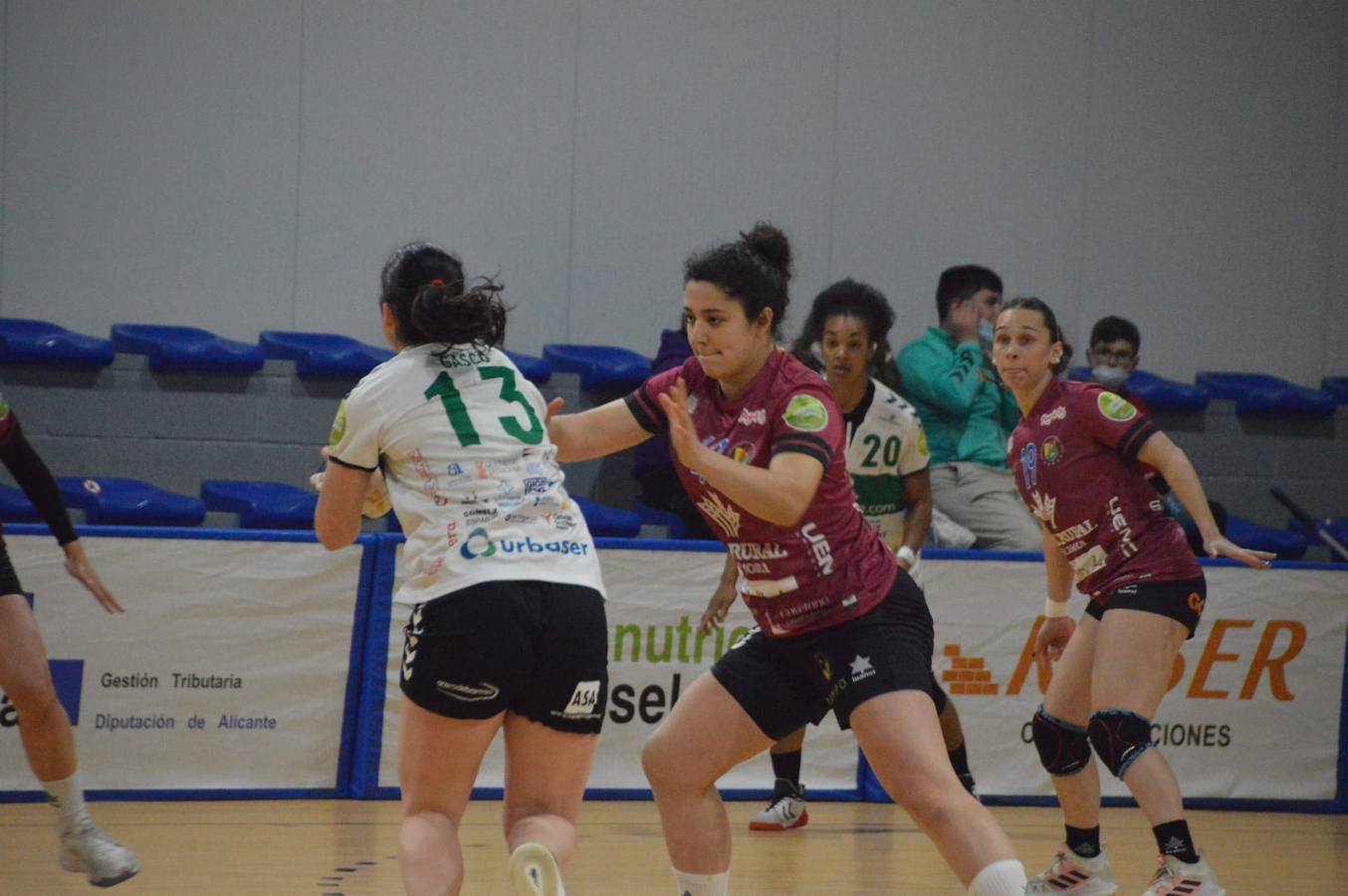 Fotos: Partido de balonmano entre Caja Rural Aula y Elche