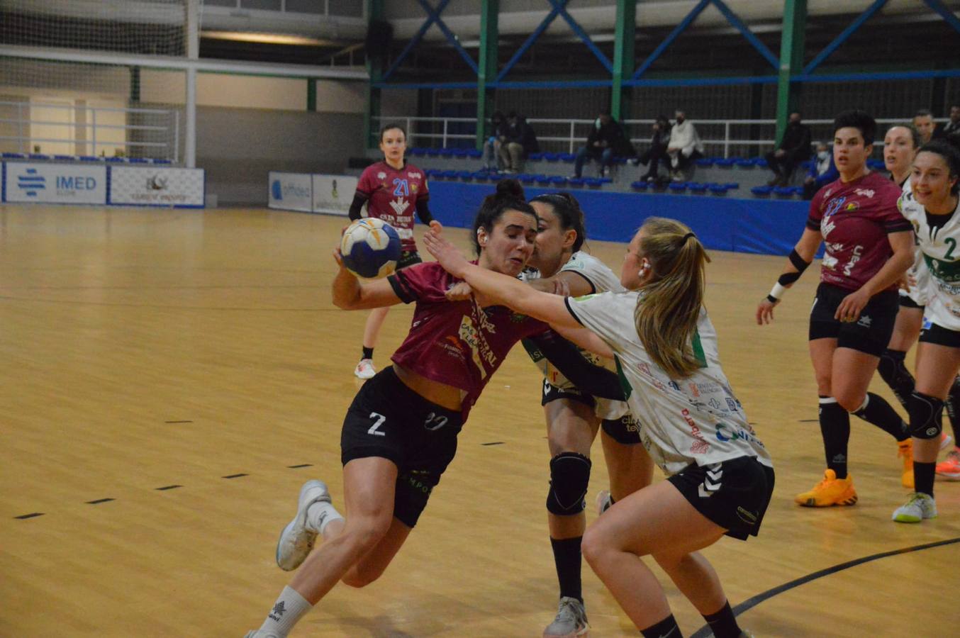 Fotos: Partido de balonmano entre Caja Rural Aula y Elche