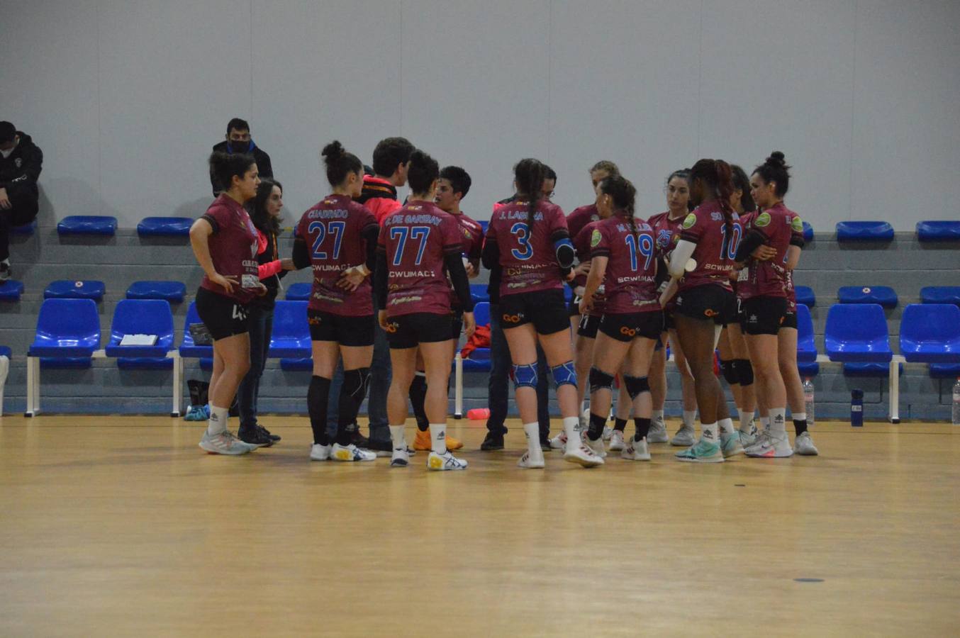 Fotos: Partido de balonmano entre Caja Rural Aula y Elche