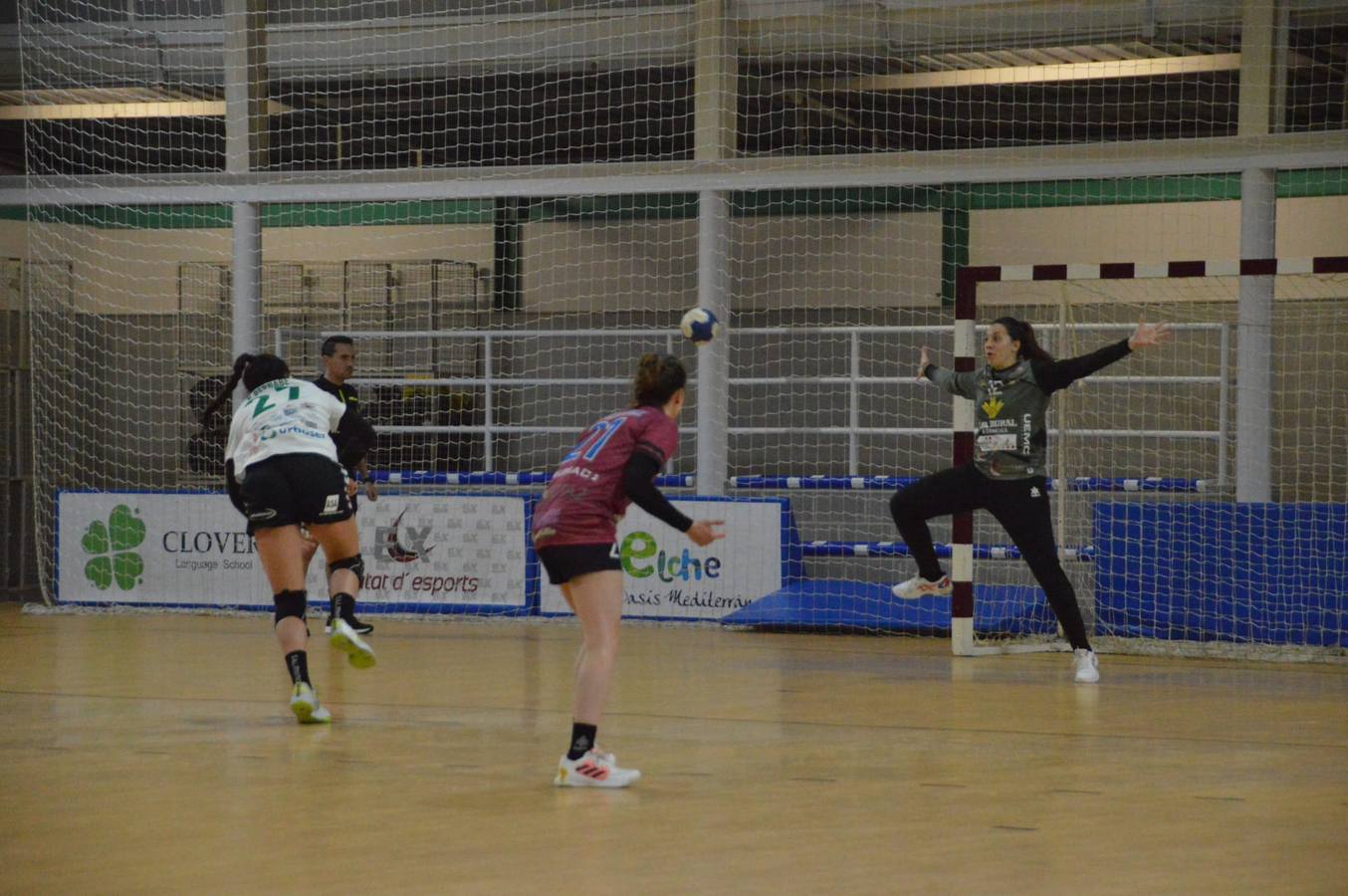 Fotos: Partido de balonmano entre Caja Rural Aula y Elche