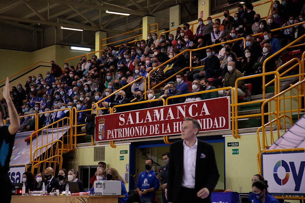 Extraordinario ambiente en un Würzburg que volvía al cien por cien de aforo y que empujó al CB Avenida a conseguir la primera victoria en la eliminatoria europea ante Girona 