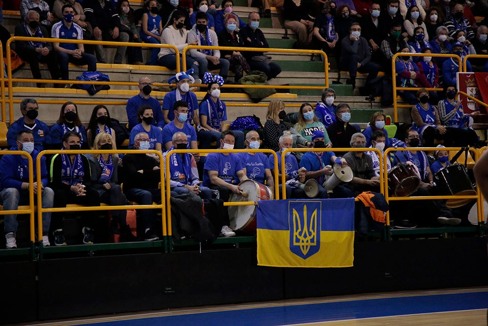 Extraordinario ambiente en un Würzburg que volvía al cien por cien de aforo y que empujó al CB Avenida a conseguir la primera victoria en la eliminatoria europea ante Girona 