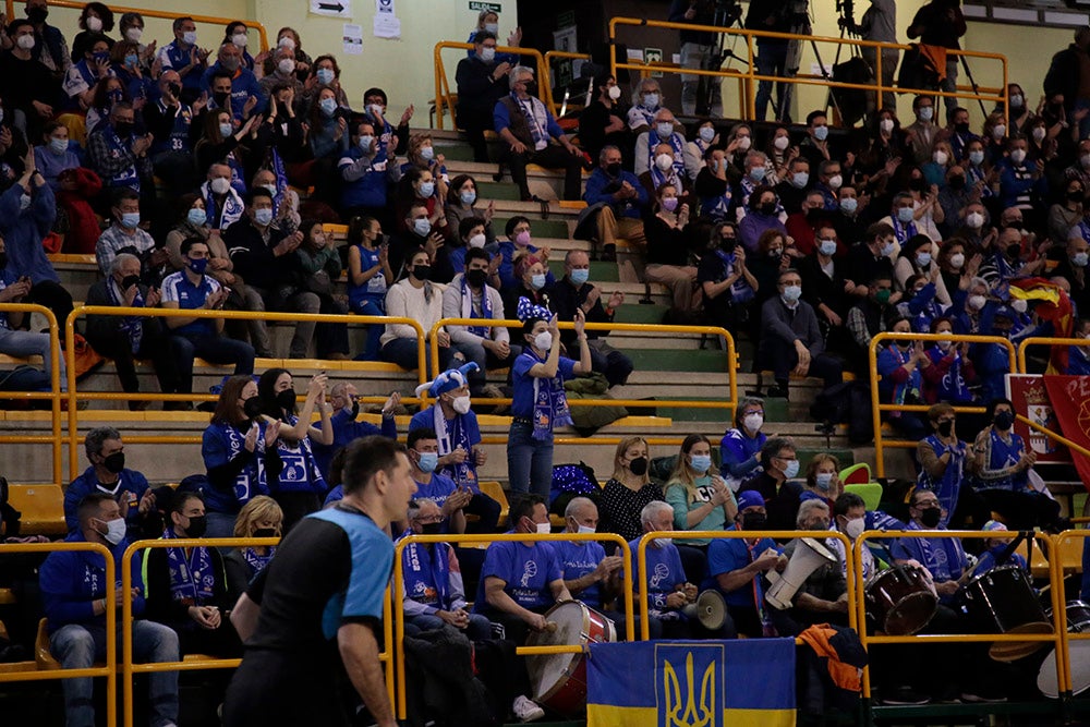 Extraordinario ambiente en un Würzburg que volvía al cien por cien de aforo y que empujó al CB Avenida a conseguir la primera victoria en la eliminatoria europea ante Girona 