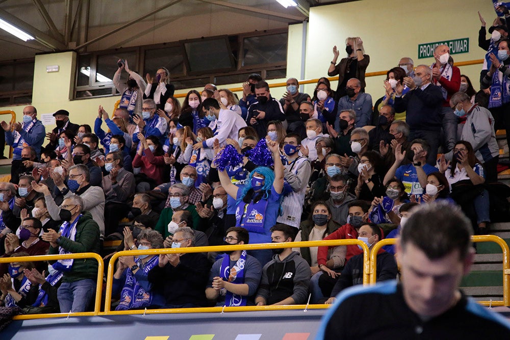 Extraordinario ambiente en un Würzburg que volvía al cien por cien de aforo y que empujó al CB Avenida a conseguir la primera victoria en la eliminatoria europea ante Girona 