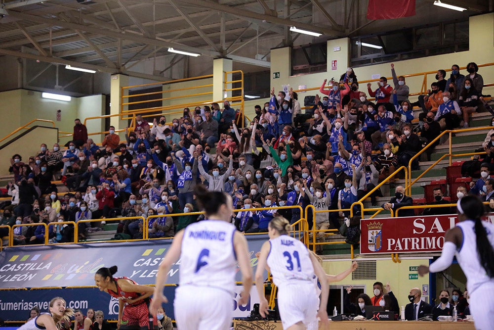 Extraordinario ambiente en un Würzburg que volvía al cien por cien de aforo y que empujó al CB Avenida a conseguir la primera victoria en la eliminatoria europea ante Girona 