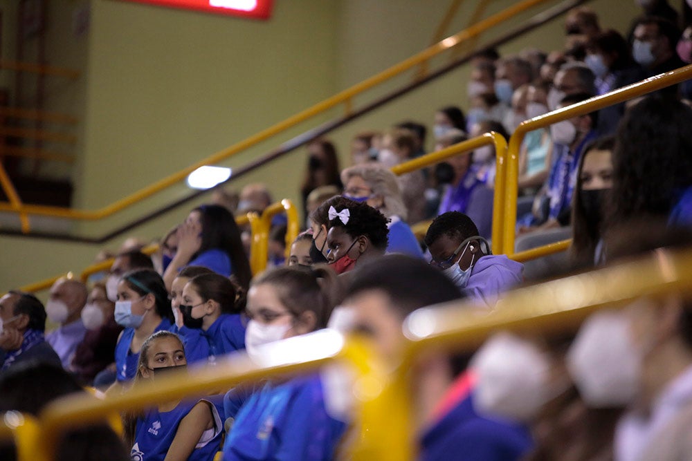 Extraordinario ambiente en un Würzburg que volvía al cien por cien de aforo y que empujó al CB Avenida a conseguir la primera victoria en la eliminatoria europea ante Girona 