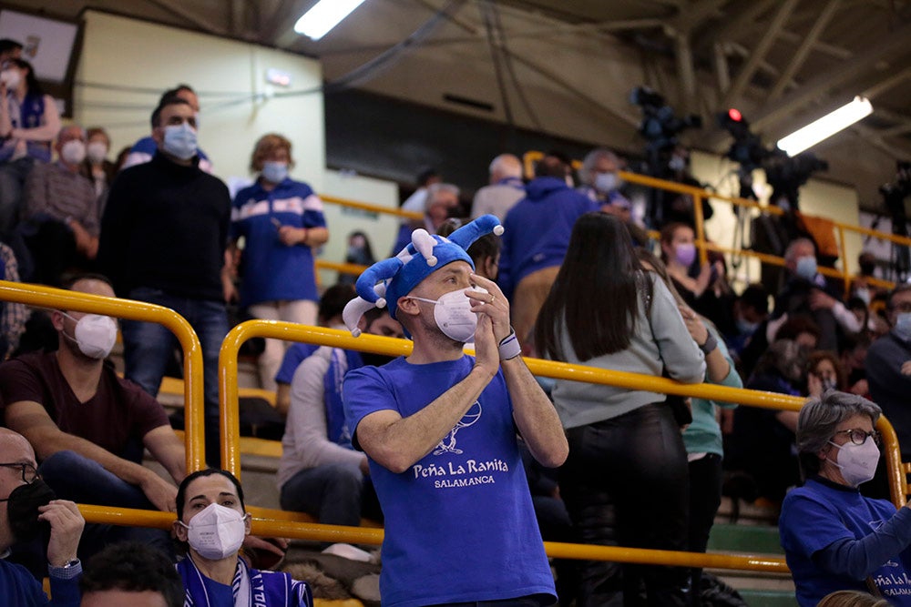 Extraordinario ambiente en un Würzburg que volvía al cien por cien de aforo y que empujó al CB Avenida a conseguir la primera victoria en la eliminatoria europea ante Girona 