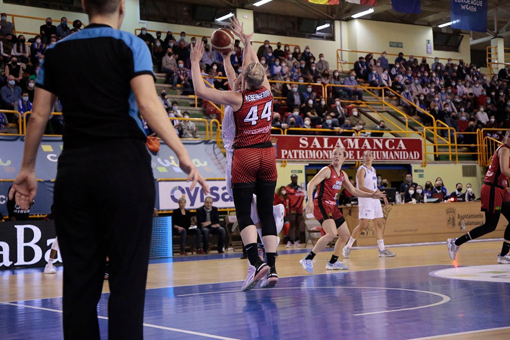 Un Avenida con corazón, compromiso y calidad se acerca a la Final-Four tras una exhibición ante Girona (77-63)