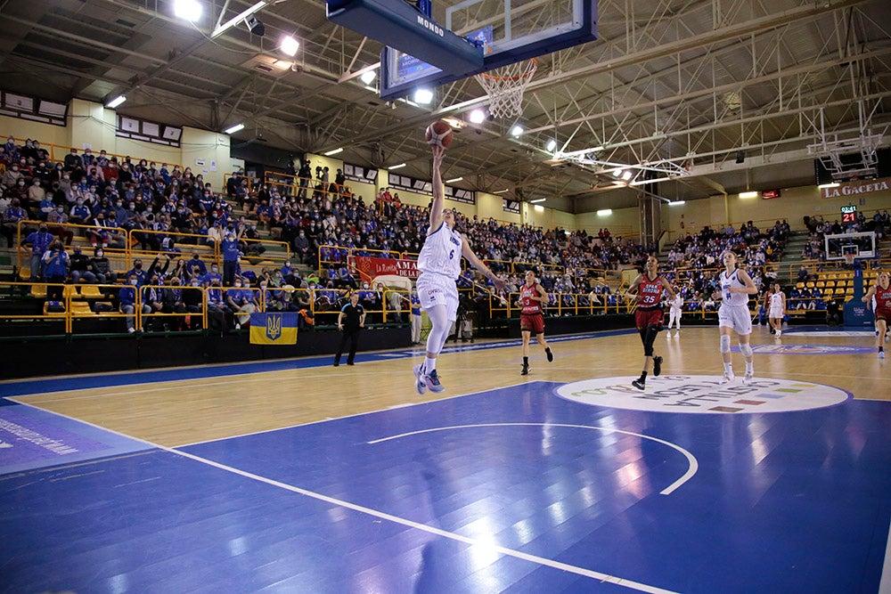 Un Avenida con corazón, compromiso y calidad se acerca a la Final-Four tras una exhibición ante Girona (77-63)