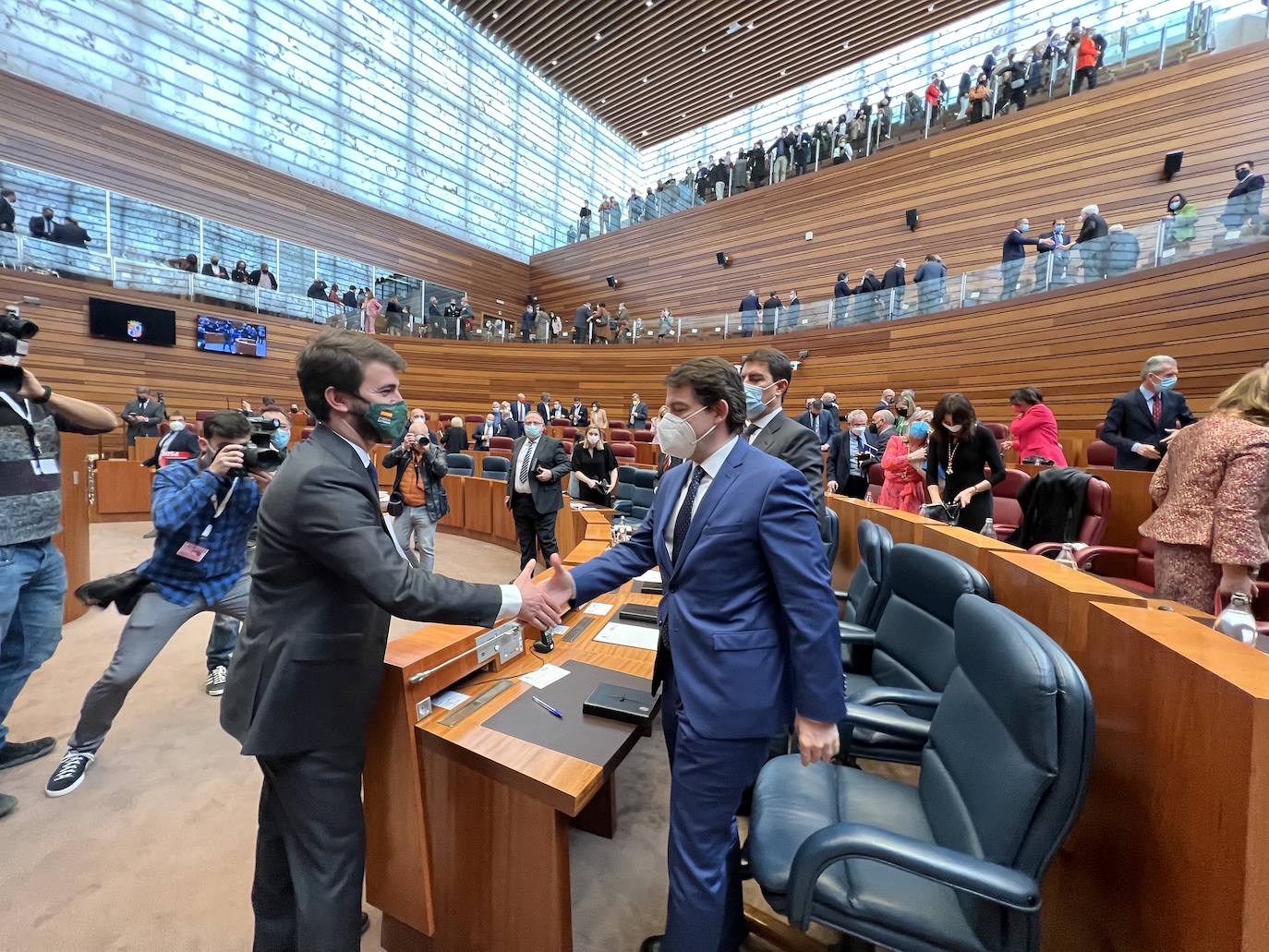 Diferentes momentos del acto de constitución de las Cortes. 