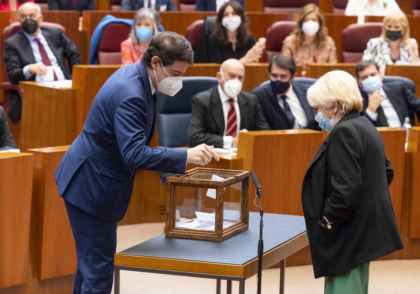 Diferentes momentos del acto de constitución de las Cortes. 