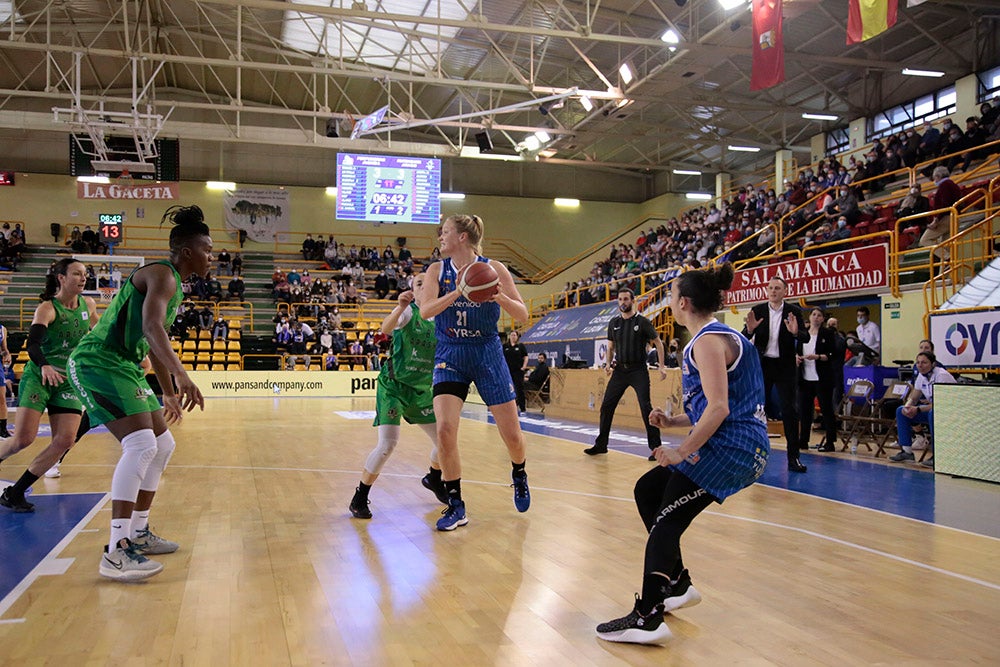 El CB Avenida alarga su esfuerzo frente a Araski antes de la batalla de Fontajau (75-56)