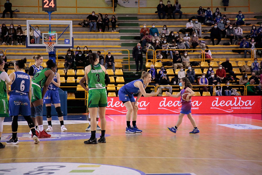 El CB Avenida alarga su esfuerzo frente a Araski antes de la batalla de Fontajau (75-56)