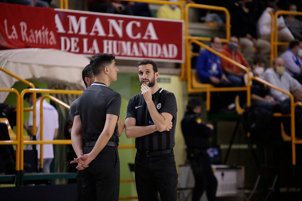 El CB Avenida alarga su esfuerzo frente a Araski antes de la batalla de Fontajau (75-56)