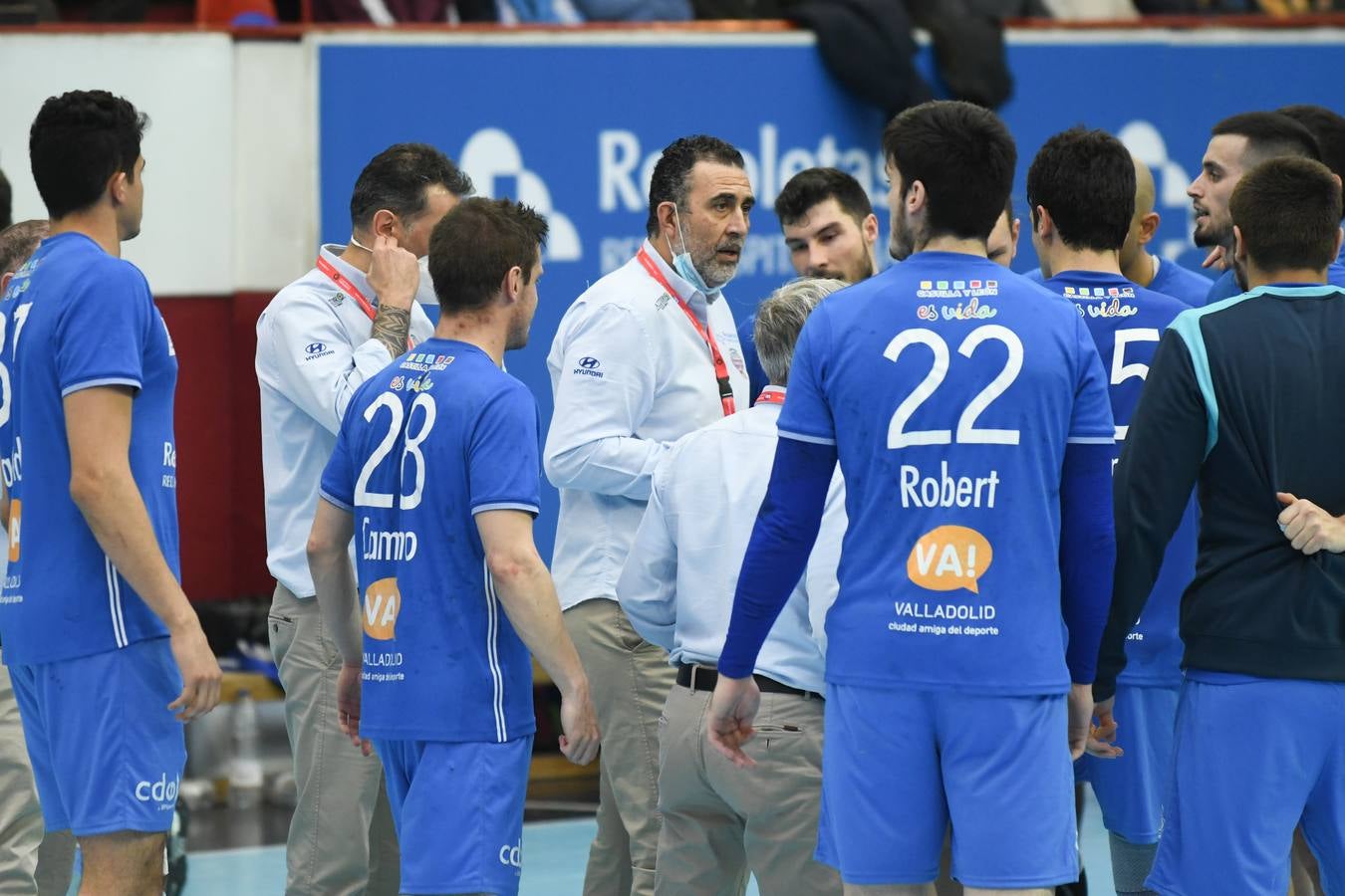 Fotos: El Recoletas Atlético Valladolid sale de puestos de descenso tras la victoria ante el Cangas (31-26)