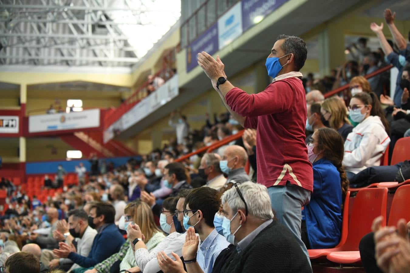Fotos: El Recoletas Atlético Valladolid sale de puestos de descenso tras la victoria ante el Cangas (31-26)