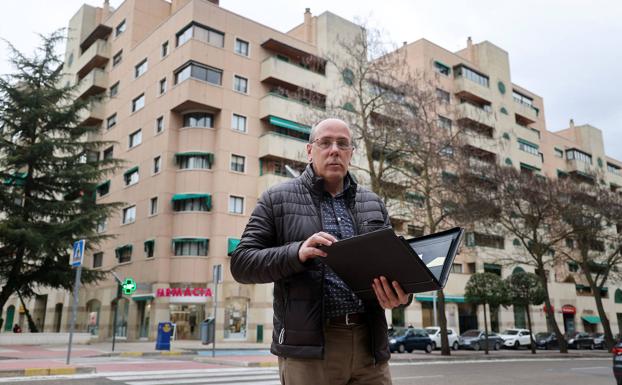 José Castellanos, vecino del edificio Príncipe de Parquesol y gestor altruista del control de suministros en el bloque de edificios.