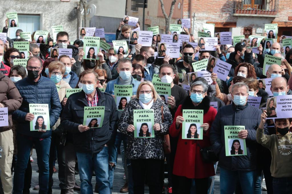 Participantes en la concentración celebrada este domingo en Traspinedo para recordar a Esther López. 