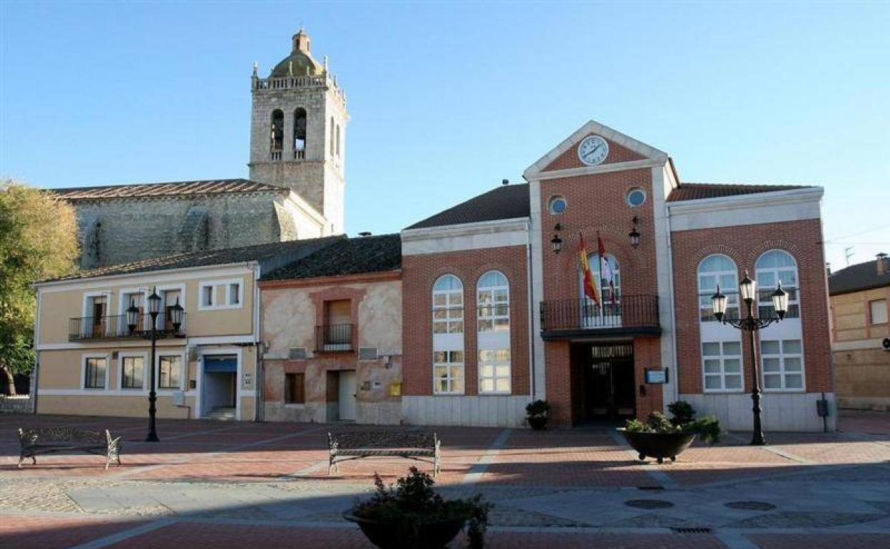 Fachada del Ayuntamiento de Aldeamayor de San Martín. 