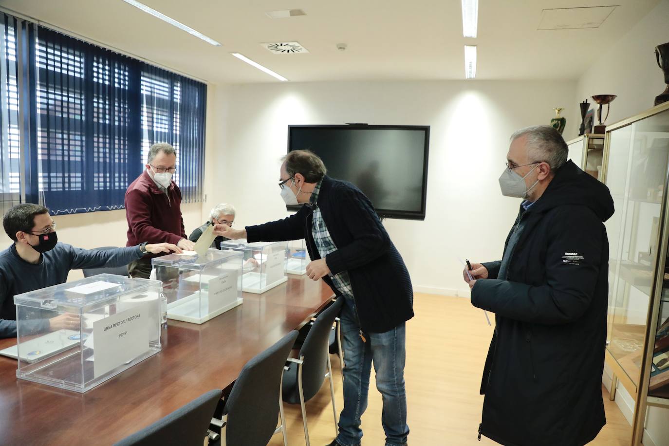 Fotos: Primera vuelta en la elección del rector de Valladolid