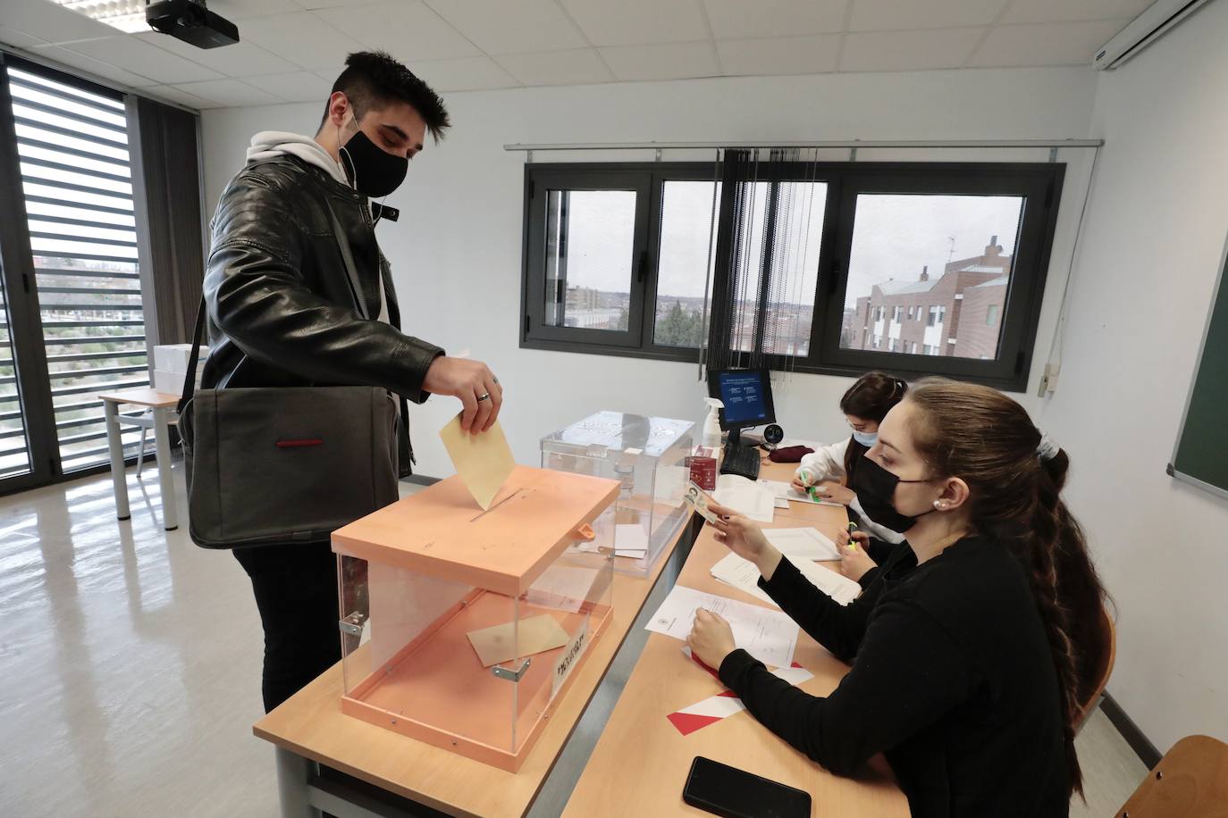 Fotos: Primera vuelta en la elección del rector de Valladolid