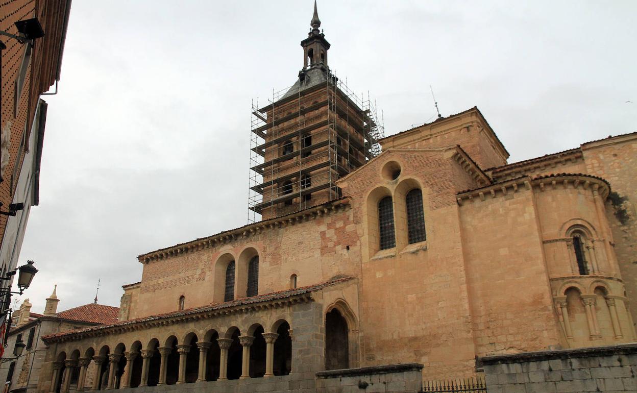 Andamios en la torre de la iglesia de San Martín.